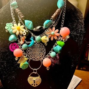 Clutter core necklace